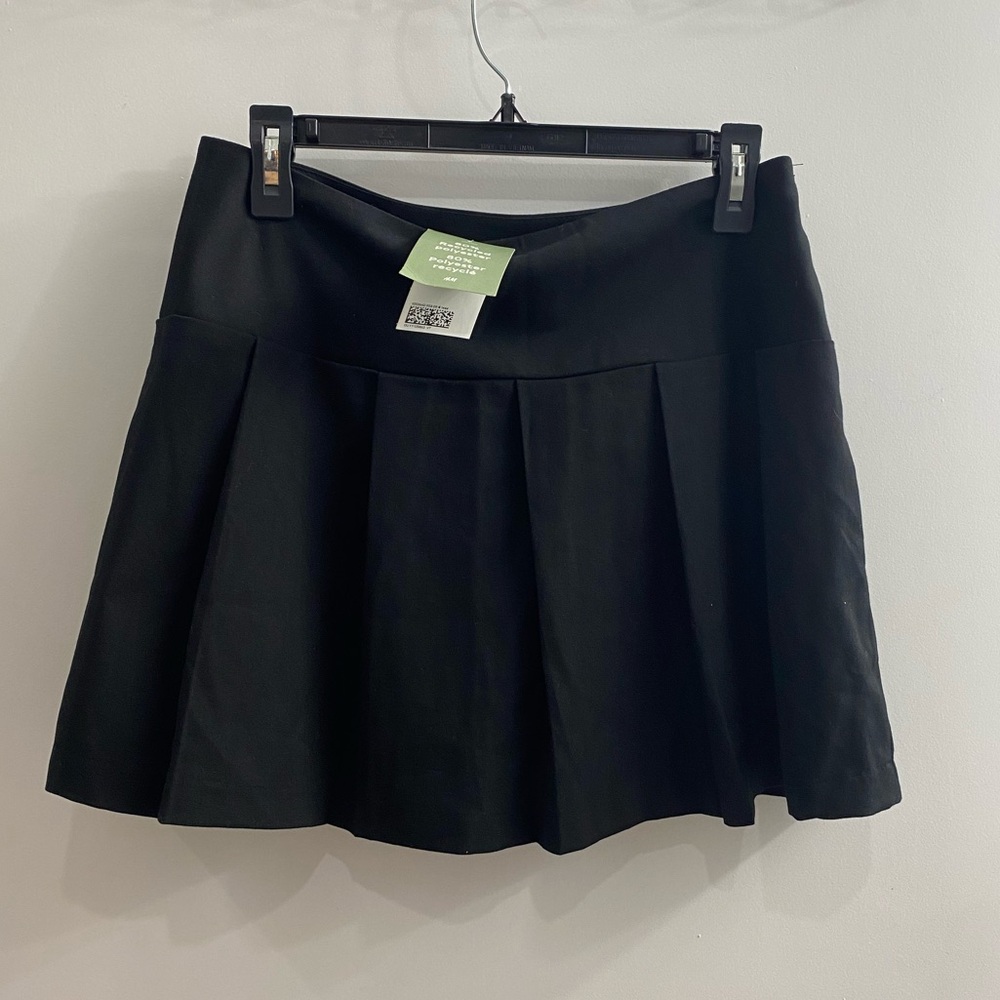 H&M Black Pleated Mini Skirt Size 10